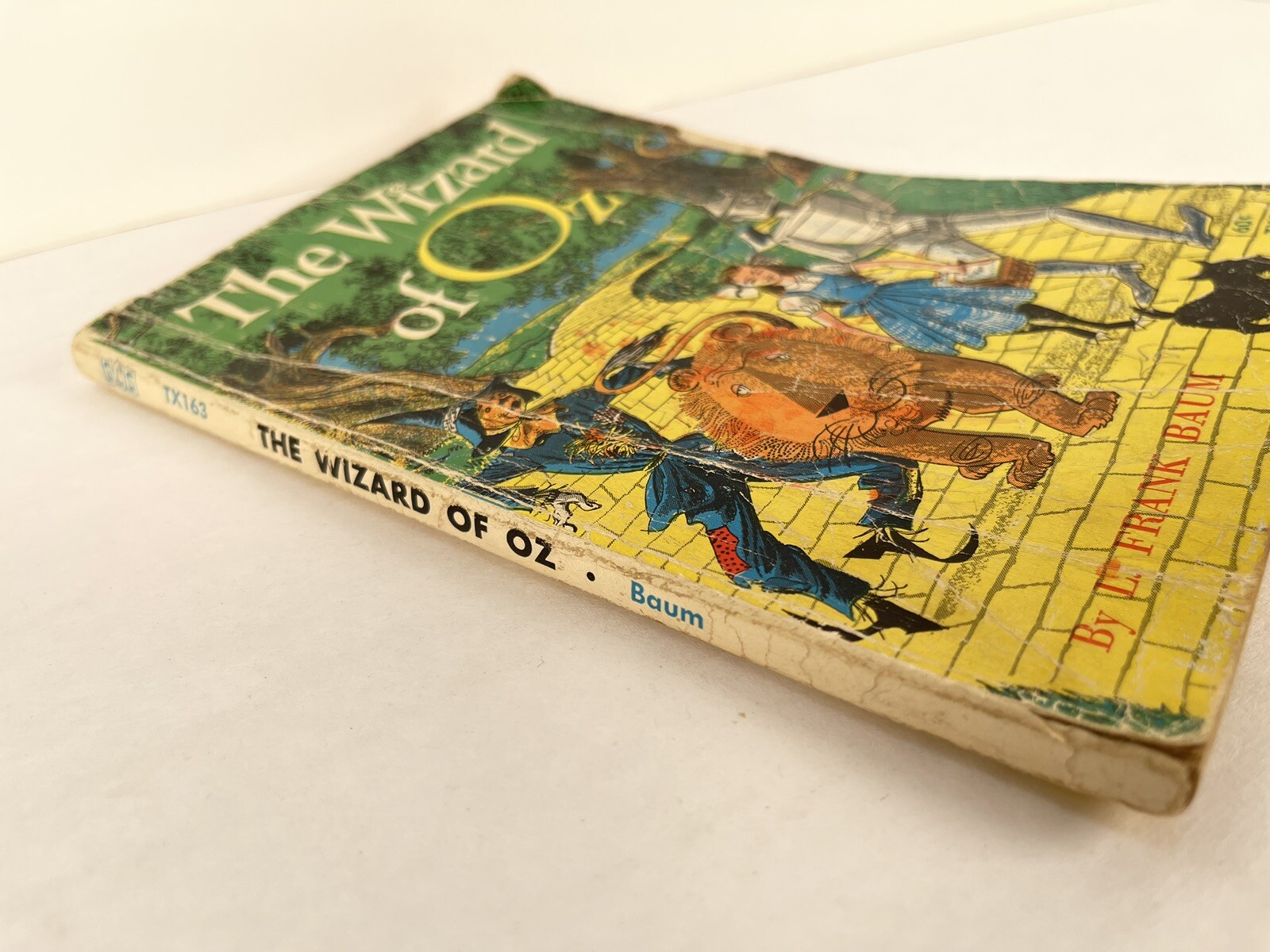 Wizard of Oz Paperback Book 1968, Printed in the USA, 156 pages 7.75×5″