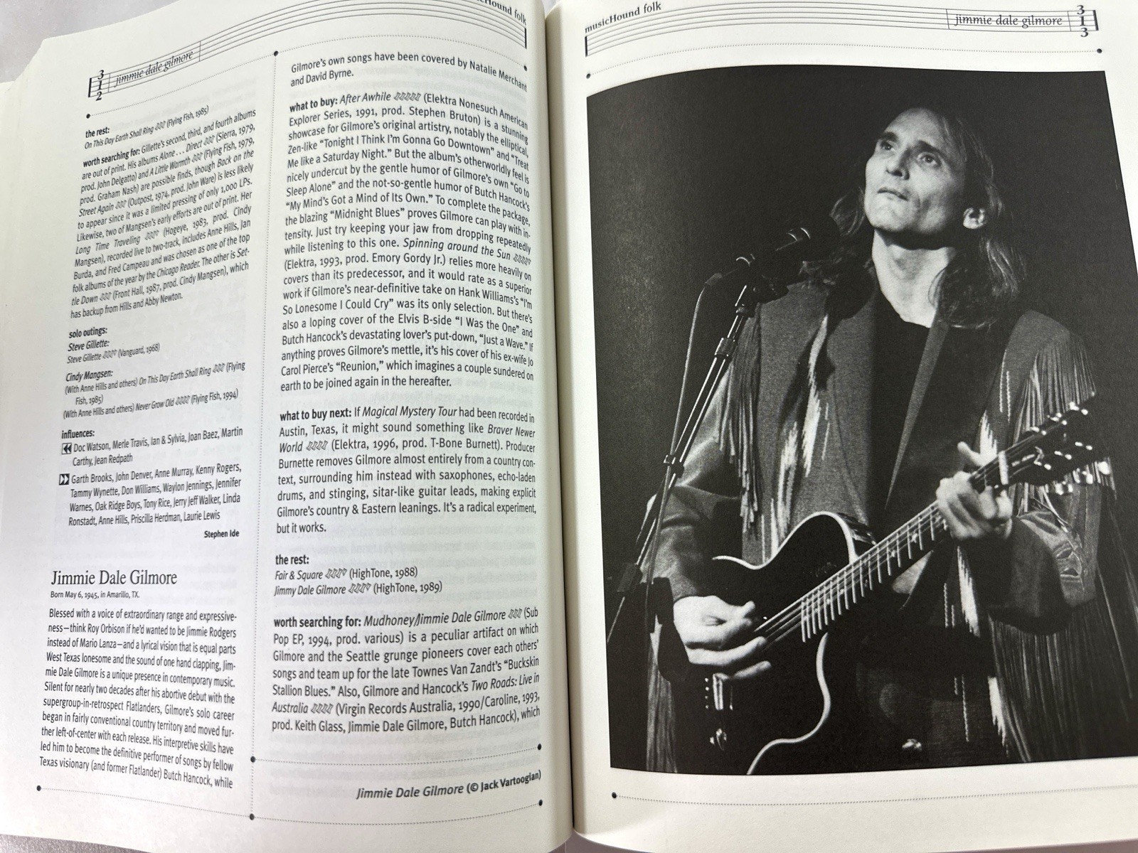 MusicHound Folk: The Essential Album Guide by Neal Walters W/CD
