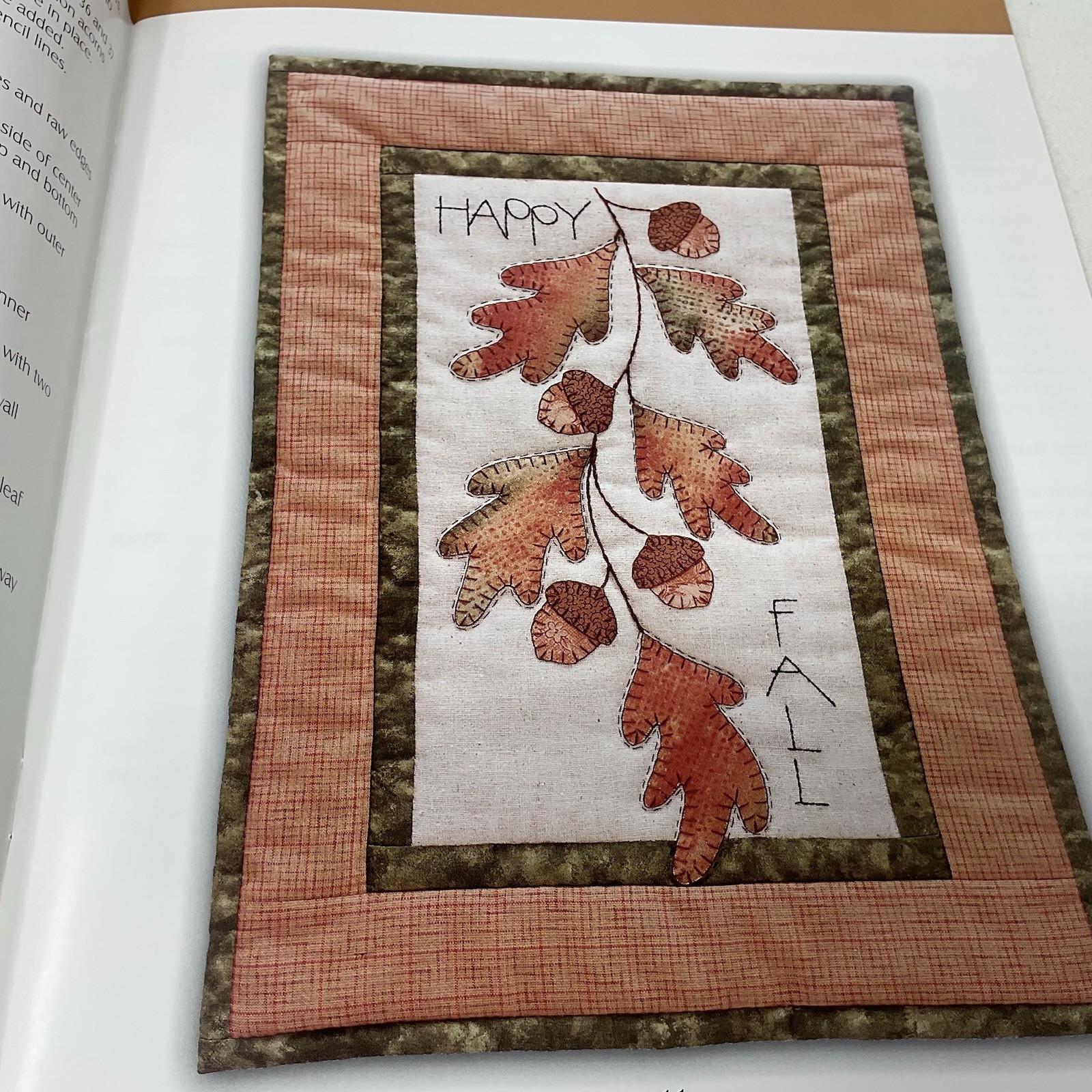 Leisure Arts WALL QUILTS #3361 with 12 Designs 2002 48 pages Vintage