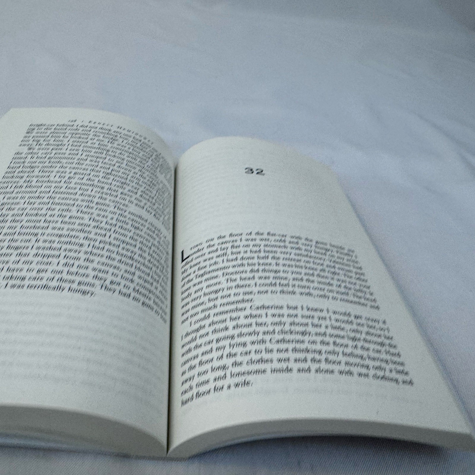 A Farewell to Arms by: Ernest Hemingway (2014, Scribner, Trade Paperback, Acc…