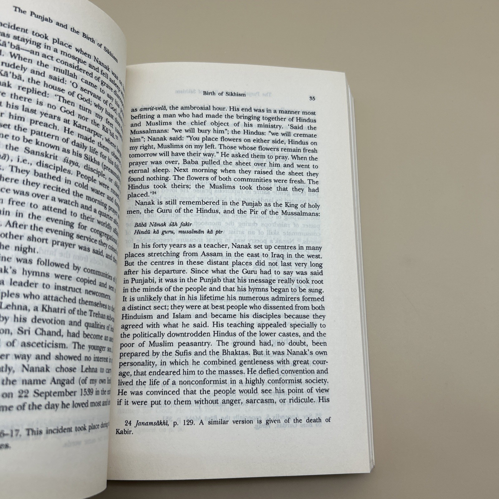 A History of the Sikhs Volume 1 by Khushwant Singh 1469-1839 Second Edition Book