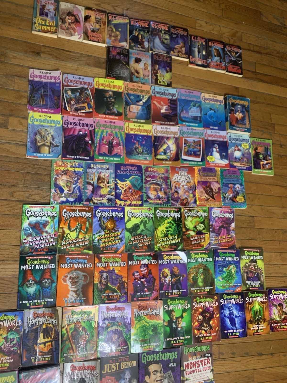 Lot of 68 Goosebumps /R.L Stine Some VTG ’90 Fear Street Most Wanted Horror VHS