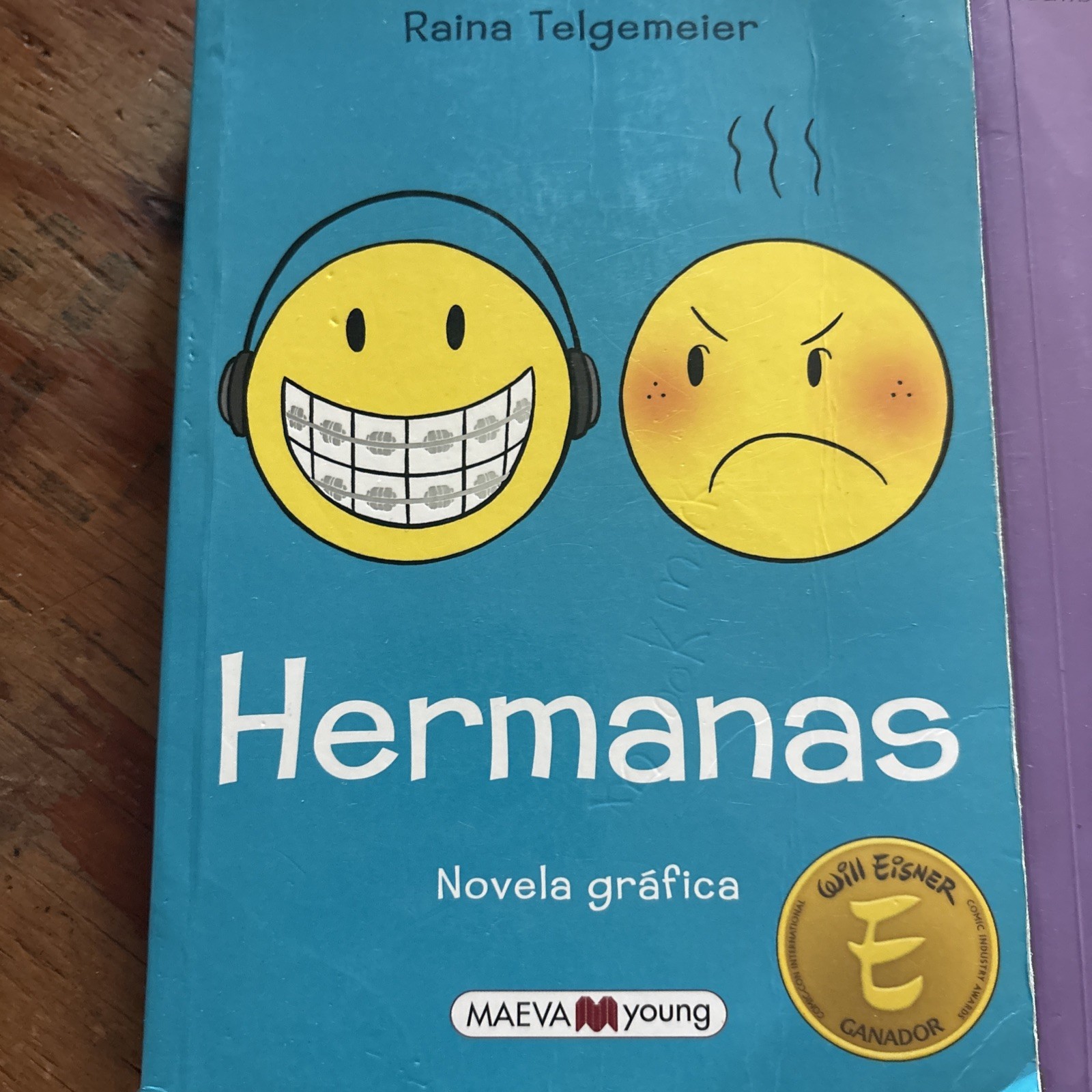 Raima Telgemeier Guts and Smile fantasmas paperback Book Set of 3 Spanish