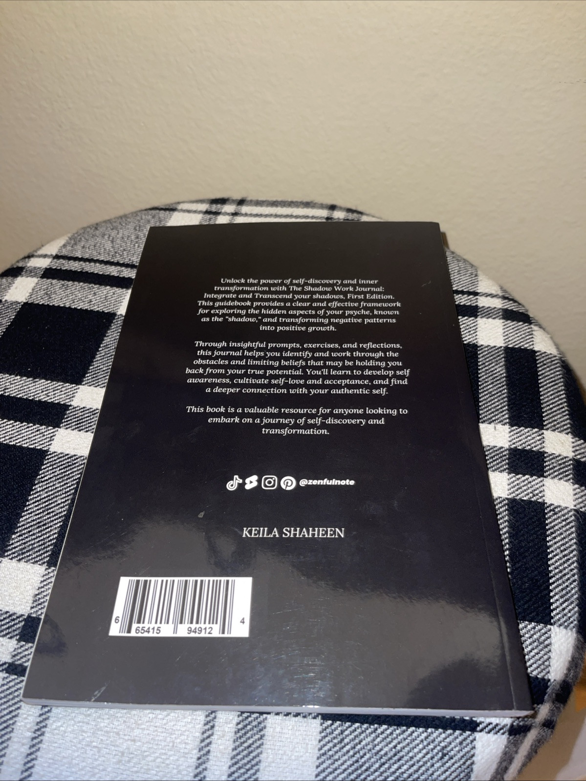 The Shadow Work Journal: a Guide to Integrate and Transcend Your Shadows