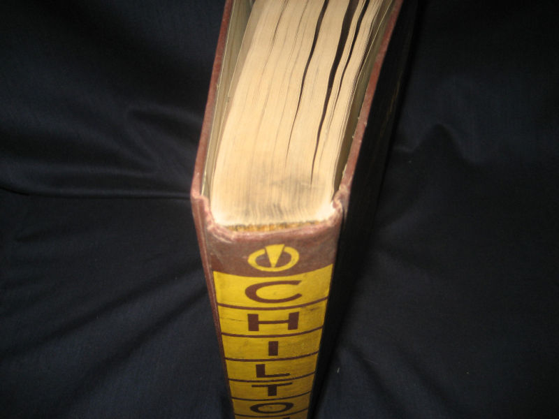 Vintage CHILTON’S AUTO REPAIR MANUAL 1961 hardcover 32nd Edition
