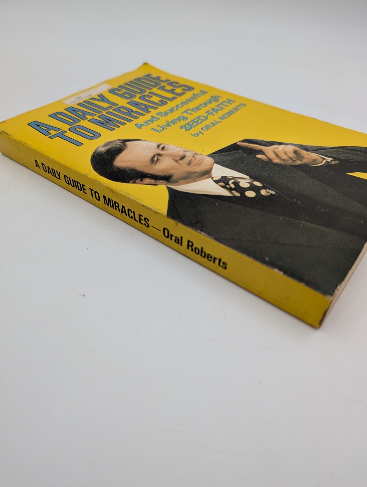 Vintage Paperback Book Oral Roberts A DAILY GUIDE TO MIRACLES 1975