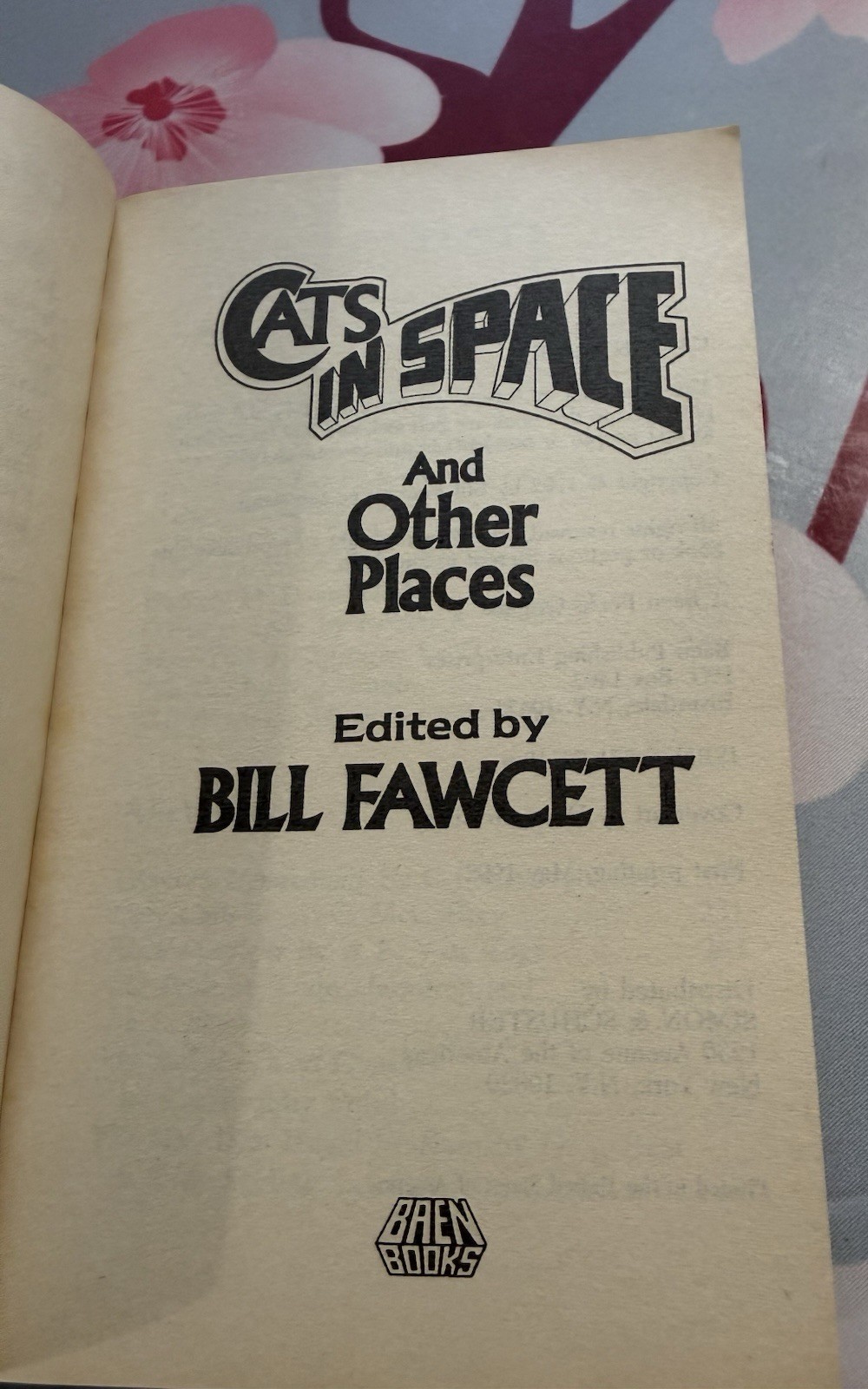 Cats in Space… and Other Places by Bill Fawcett – 1992 1st Baen Paperback.