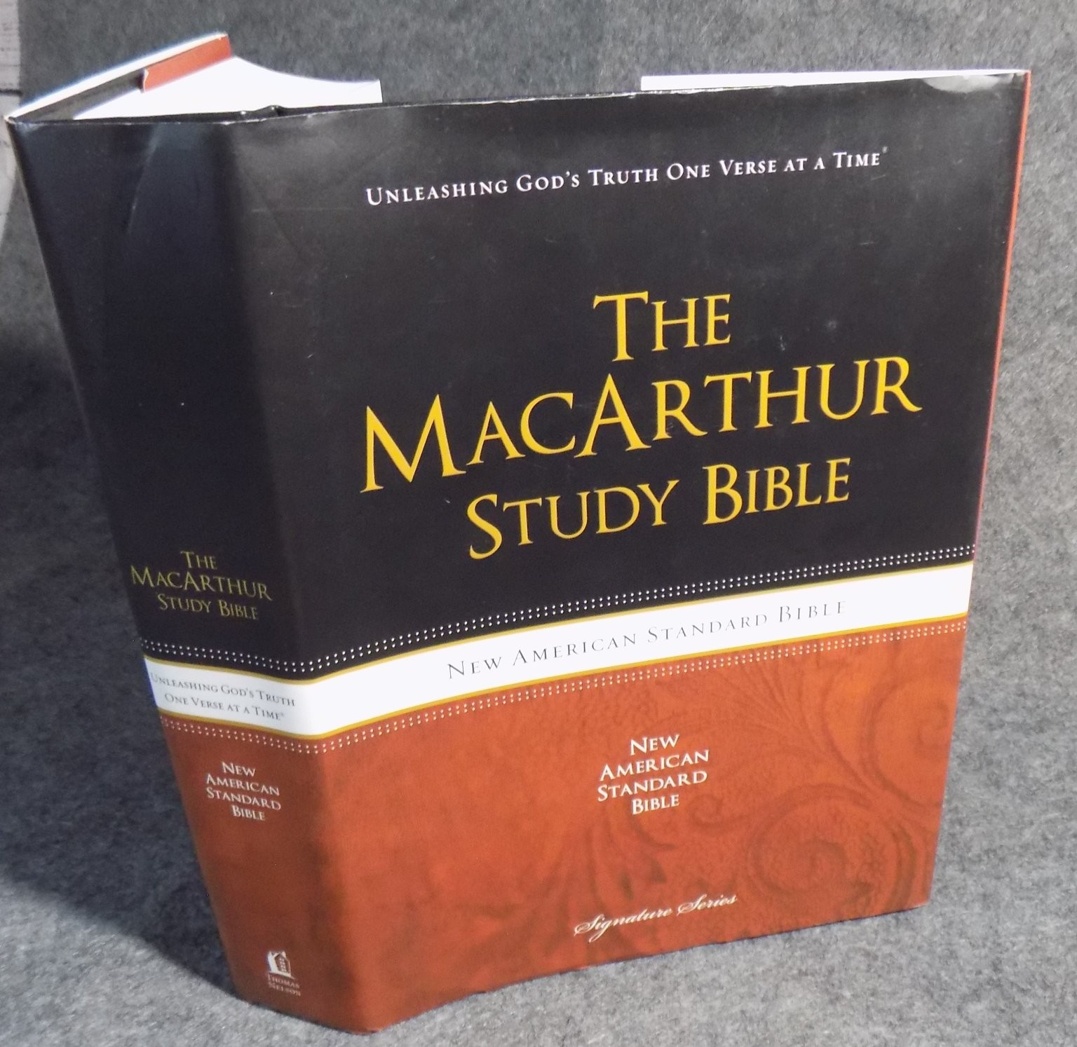 MacArthur Study Bible NASB John MacArthur 2006 Updated Edition Thomas Nelson