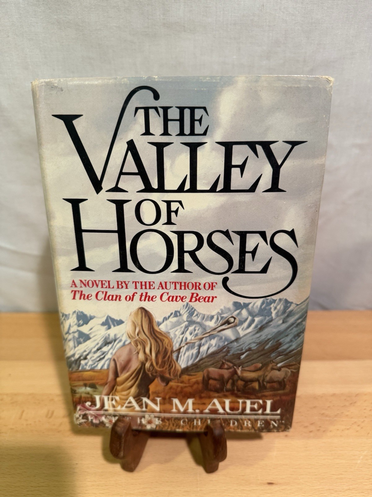 Earth’s Children Ser.: The Valley of Horses by Jean M. Auel (1982, Hardcover)