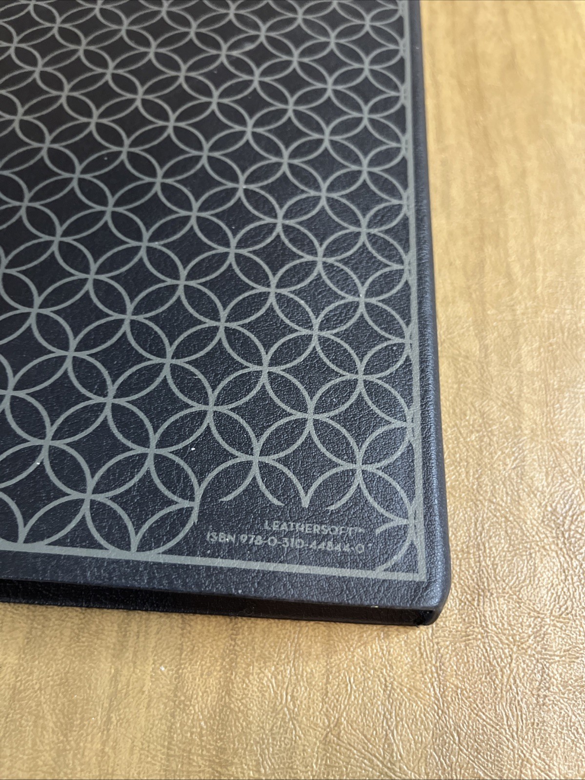 NIV Thinline Holy Bible Black Pattern Leathersoft 2011 Zondervan Good Condition