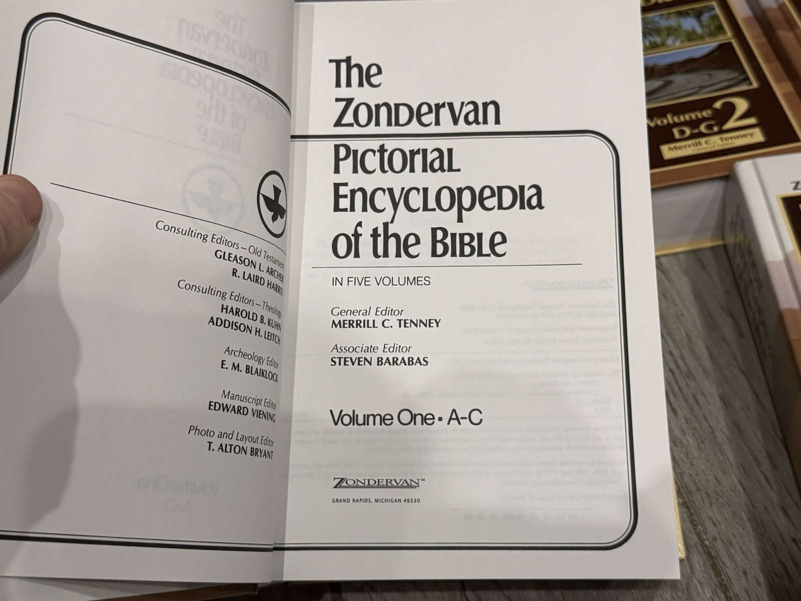 ✝️ Zondervan Pictorial Encyclopedia of the Bible Volume 1-5 – 1975