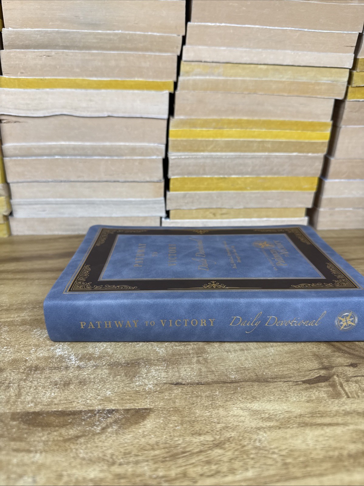 Pathway to Victory Daily Devotional by Dr. Robert Jeffress 2022 Blue Suede