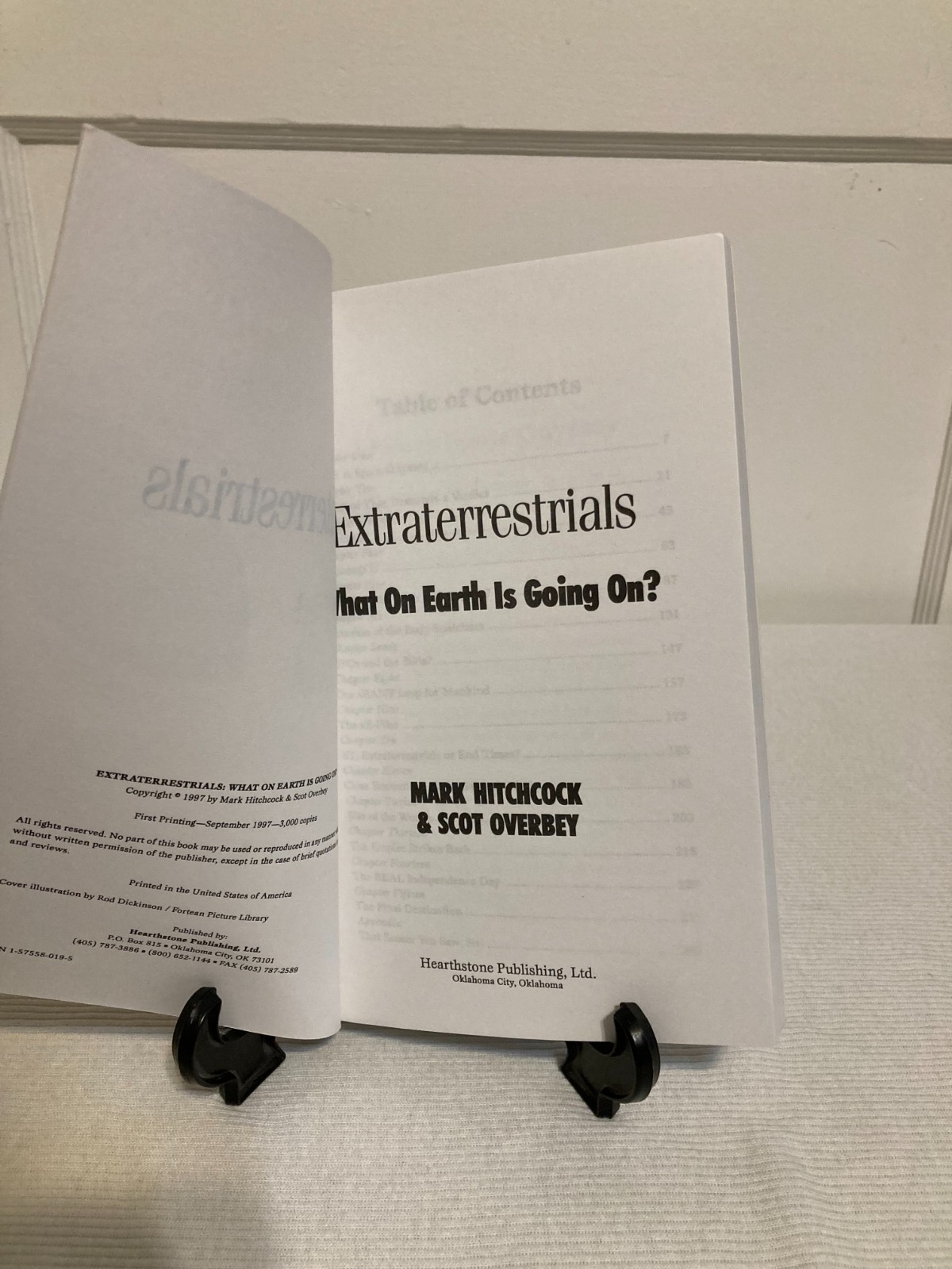 Extraterrestrials: What on Earth Is Going on by Hitchcock, Mark, Overbey, Scot