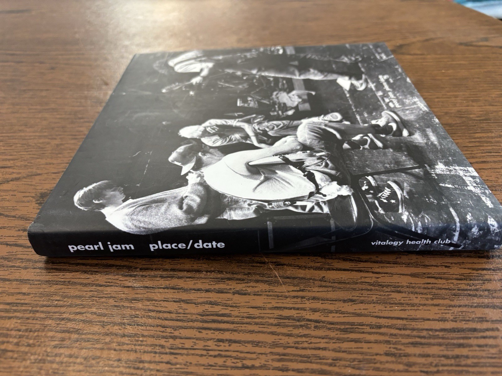 1st Ed PEARL JAM PLACE / DATE Photography Book 1998 HARDCOVER VITALOGY EX