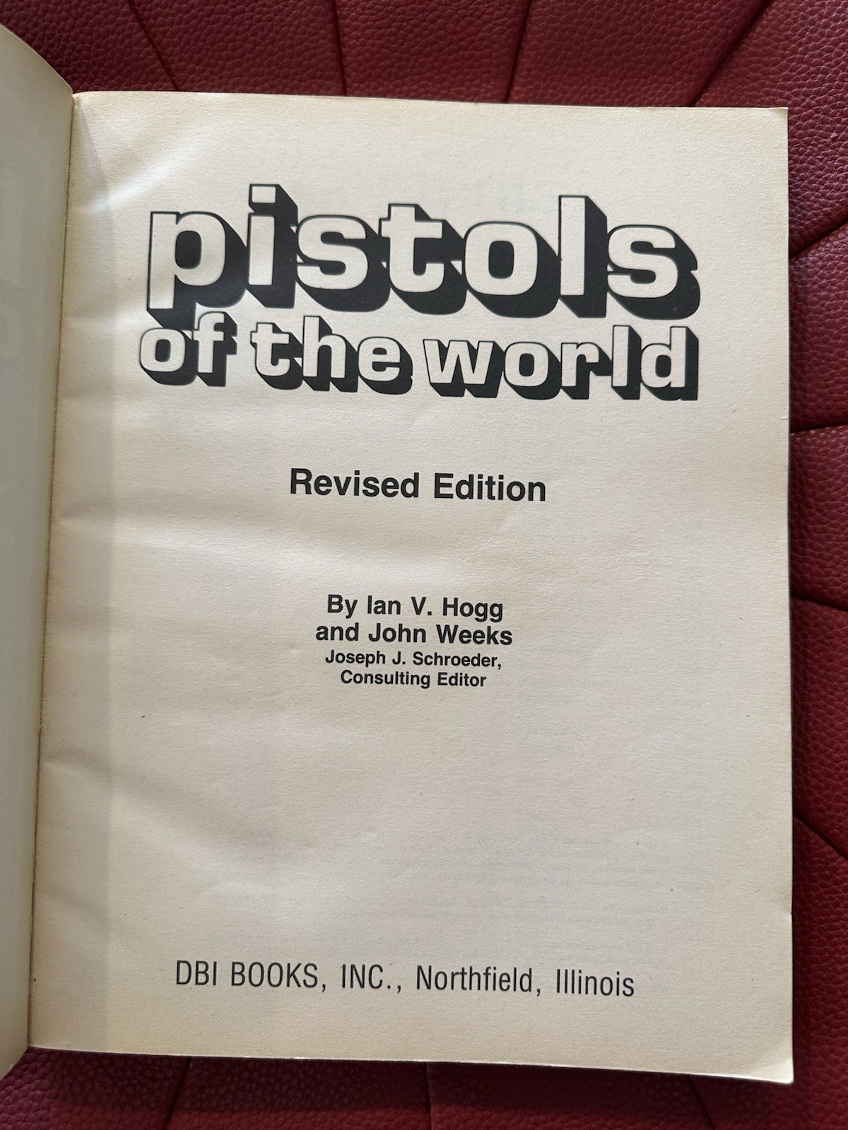 Pistols of the World Revised Edition Ian V. Hogg & John Weeks 1982 Gun Reference