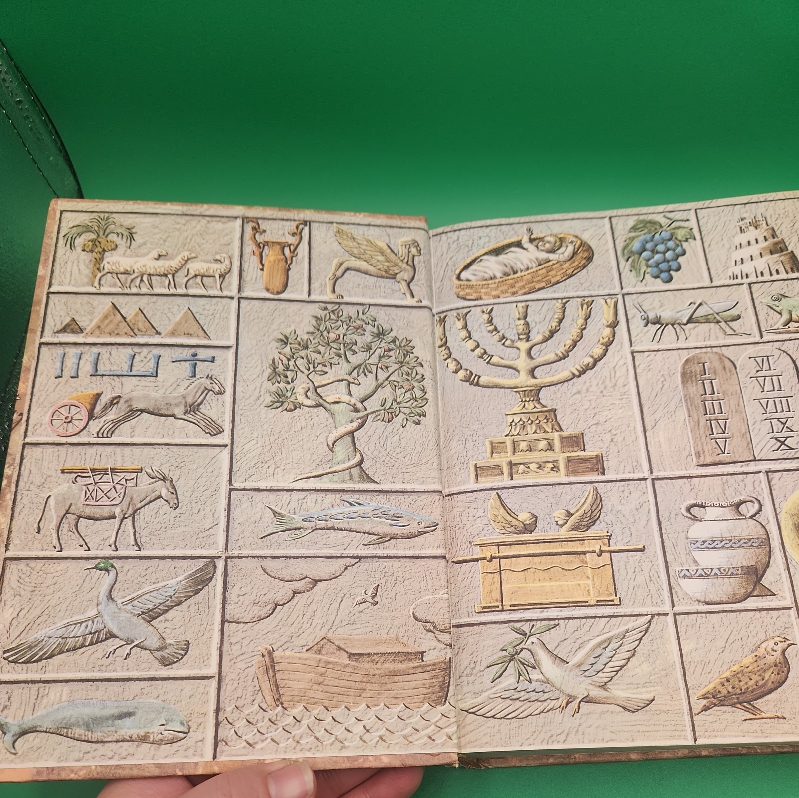 Vintage 1965 The Children’s Bible Book Hardcover God Religion 510 Pages