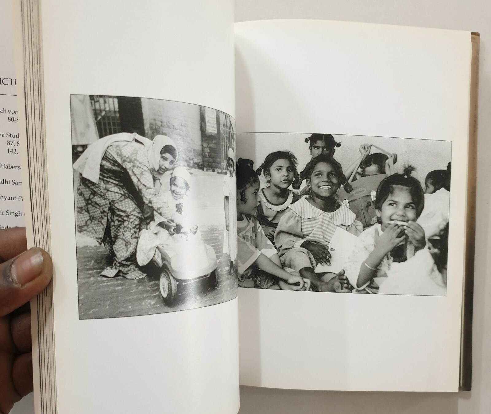 Singh, Patwant: Garland Around My Neck. Story Of Puran Singh Of Pingalwara. 2001