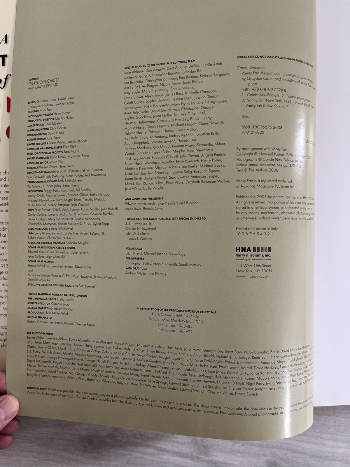 Vanity Fair: the Portraits : A Century of Iconic Images by Graydon Carter. Lib
