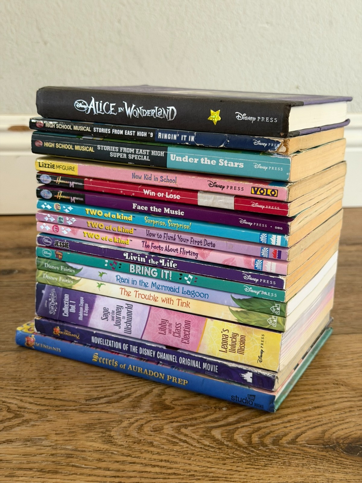 Disney Girls Book Lot 16 Descendants Hannah Montana HSM Jessie Fairies