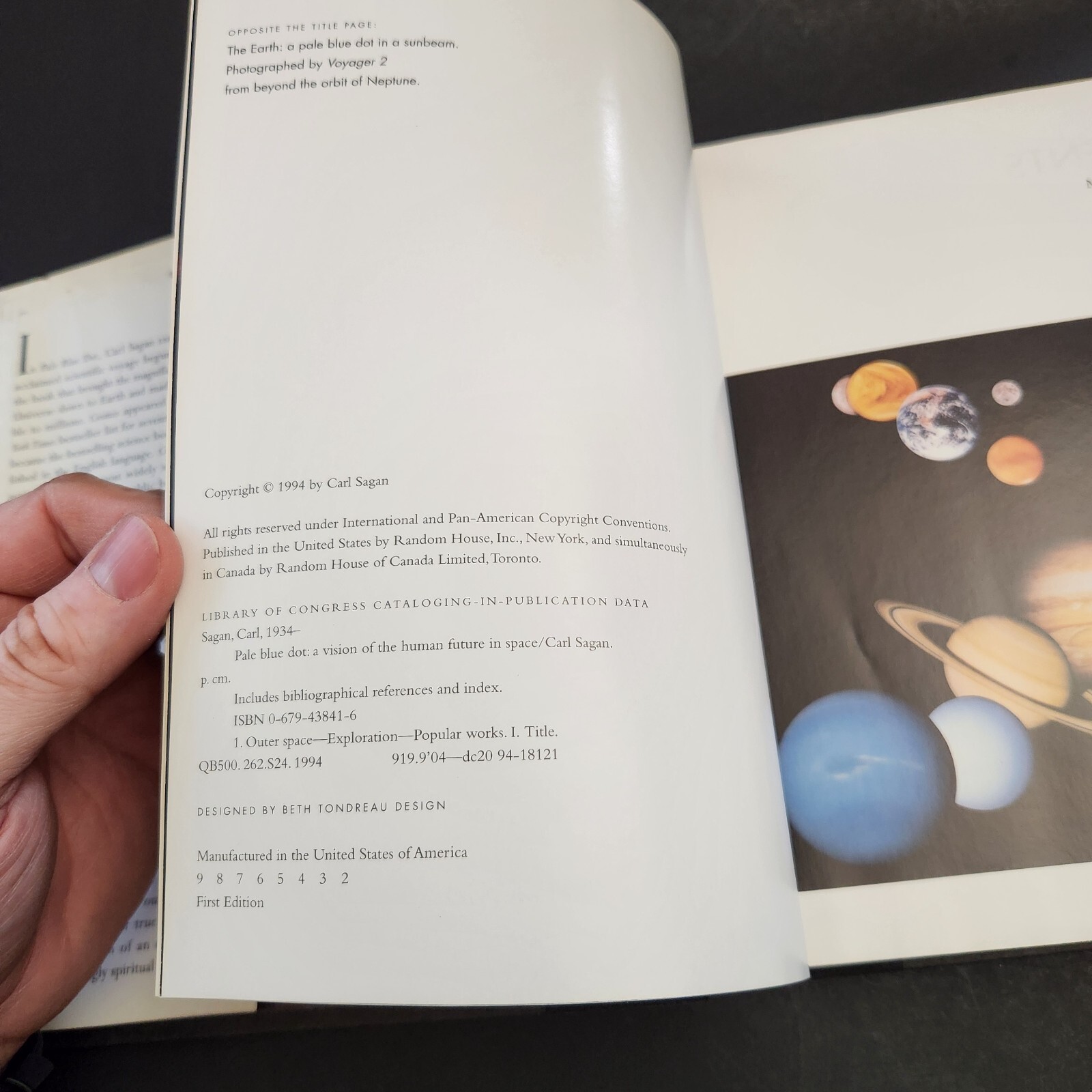 Pale Blue Dot * A Vision of the Human Future in Space 1st Edition- Carl Sagan