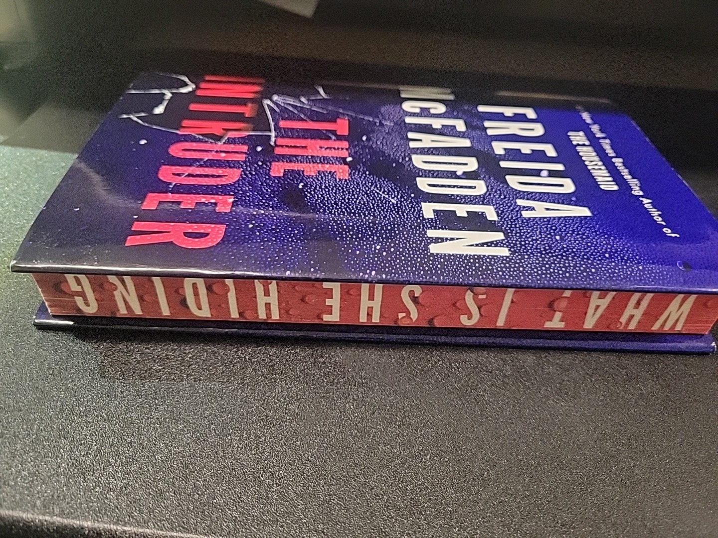 D-luxe hardcover edition THE INTRUDER Freida McFadden