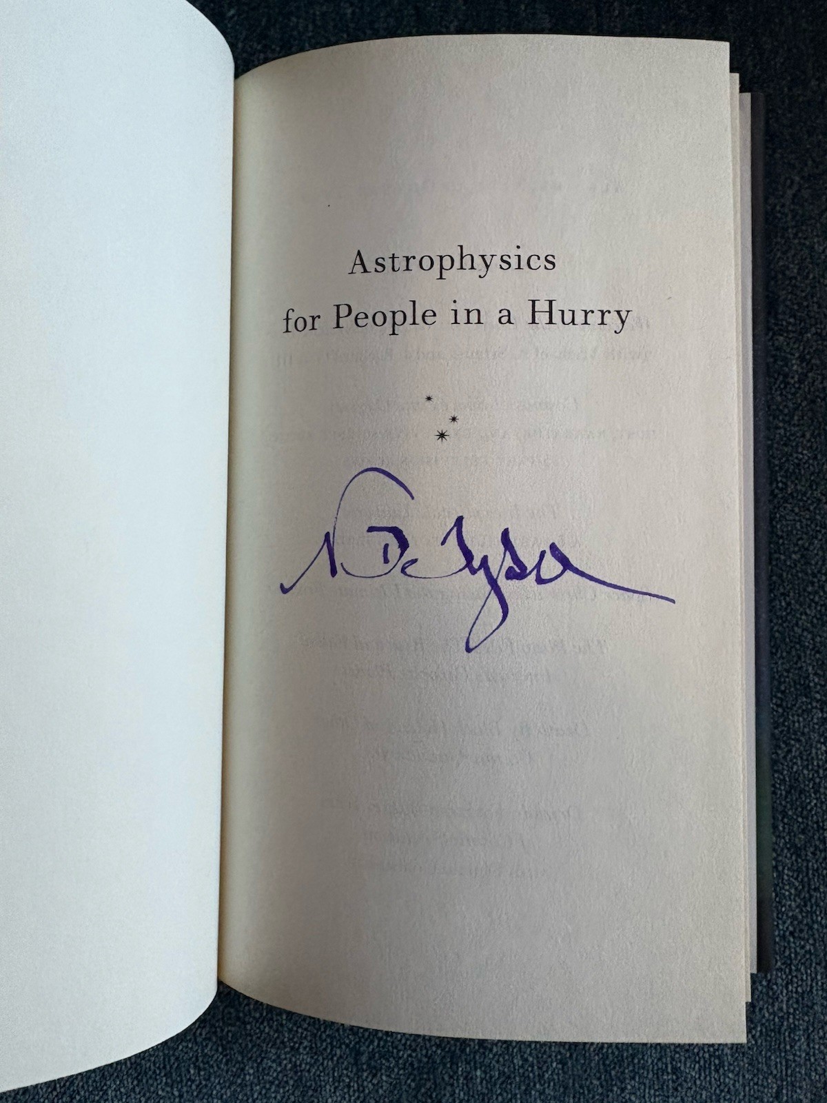 SIGNED „Astrophysics for People in a Hurry“ by Neil deGrasse Tyson AUTOGRAPHED