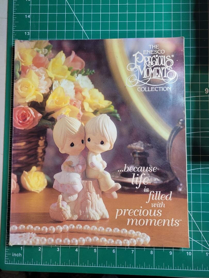 Precious Moments Collection Book – Volume XVI 1996, 232 pages V-good
