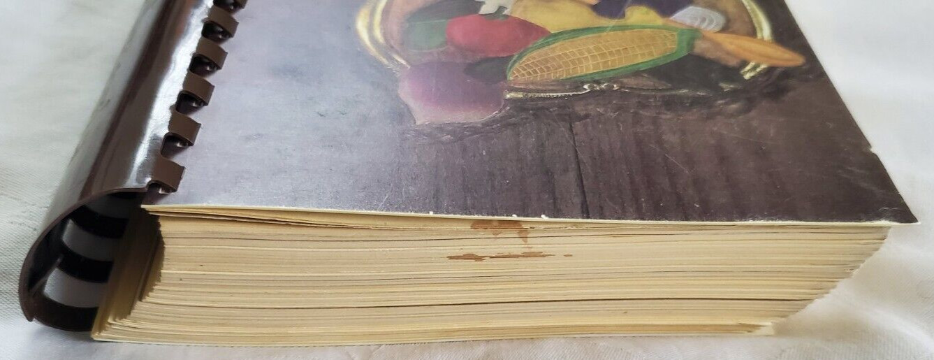 Vintage Cookbook A TASTE OF GEORGIA Southern Living Edition 1990 592 Pages YUM