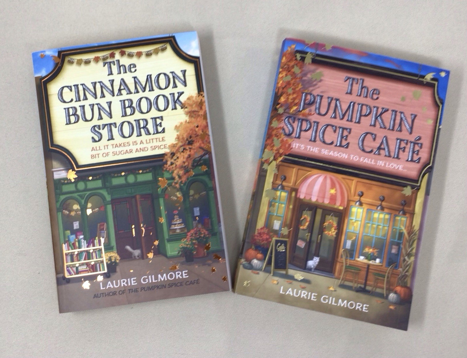 Laurie Gilmore Cinnamon Bun Book Store Pumpkin Spice Cafe – Lot of 2