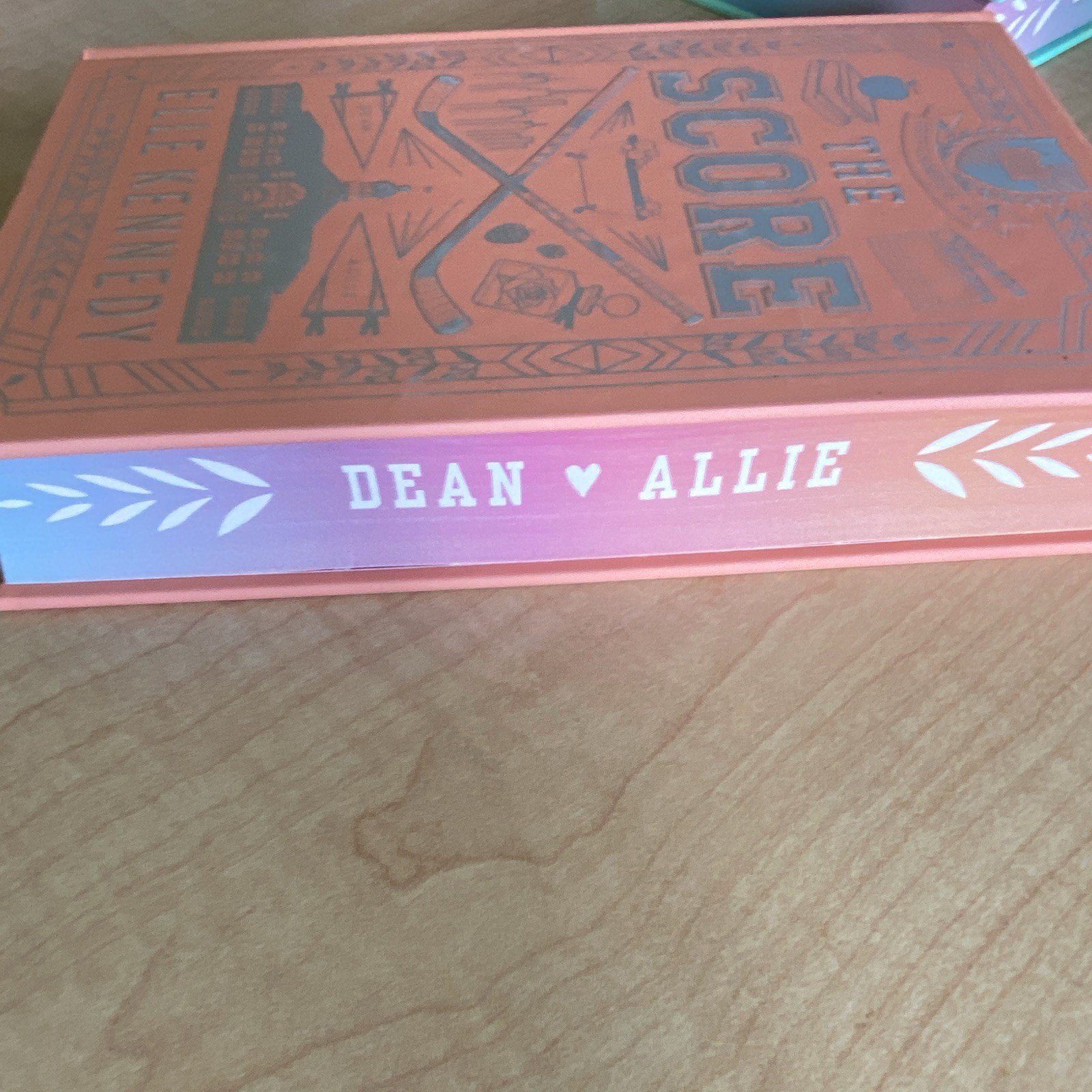 The Score (Off-Campus) by Elle Kennedy, Bloom Books, YA Fiction Novel, HC