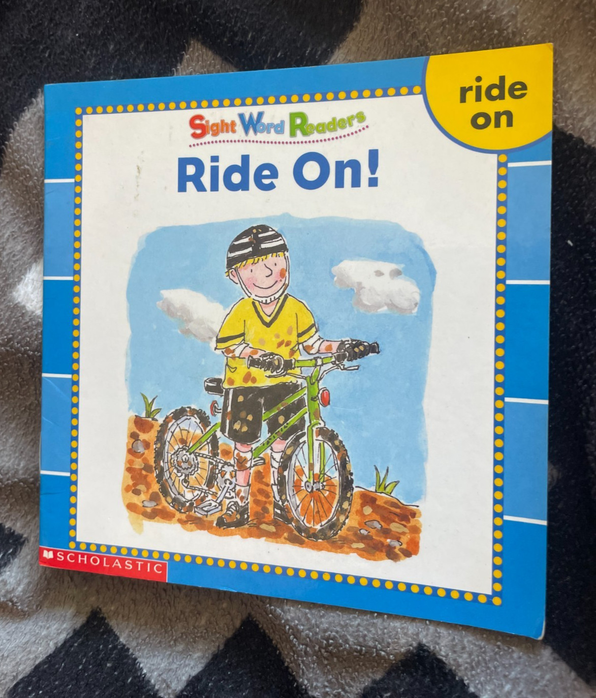 LINDA WARD BEECH. SIGHT WORD READERS. RIDE ON! 14 BY 14CM. 2003. PAPERBACK