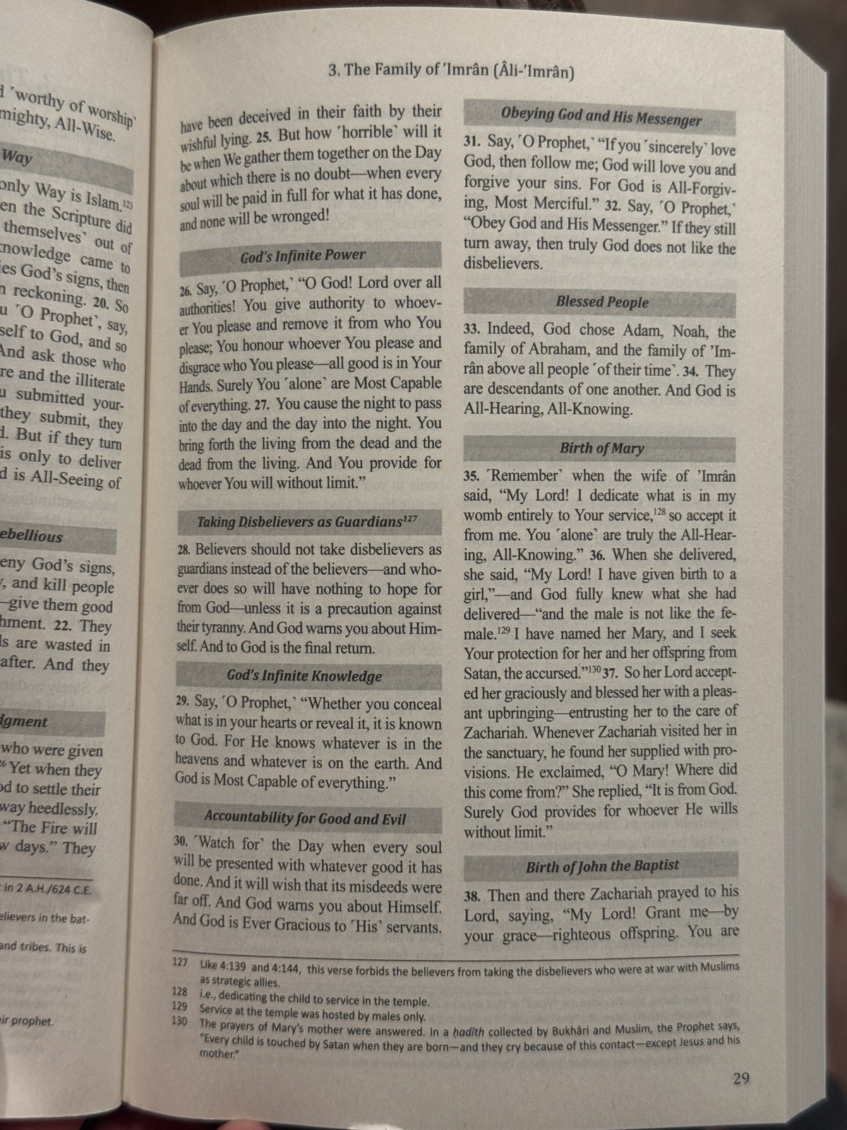 The Clear Quran: A Thematic English Translation (Paperback, 5.8″ x 8.4″)