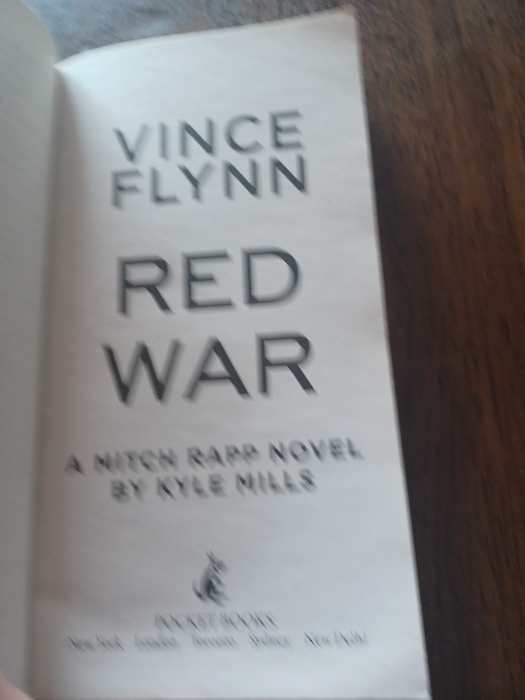 Red War by Kyle Mills and Vince Flynn (2019, Us-Tall Rack Paperback)