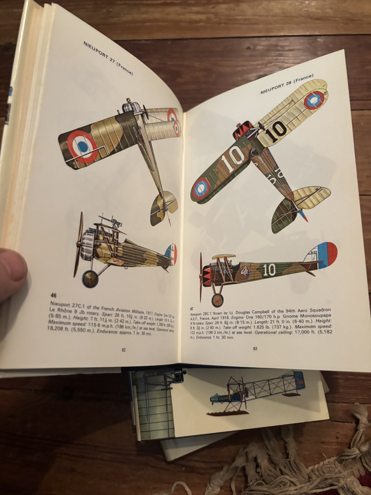 Lot of 4 Kenneth Munson pocket Aircraft encyclopedias, Blandford Press, WW 1&2