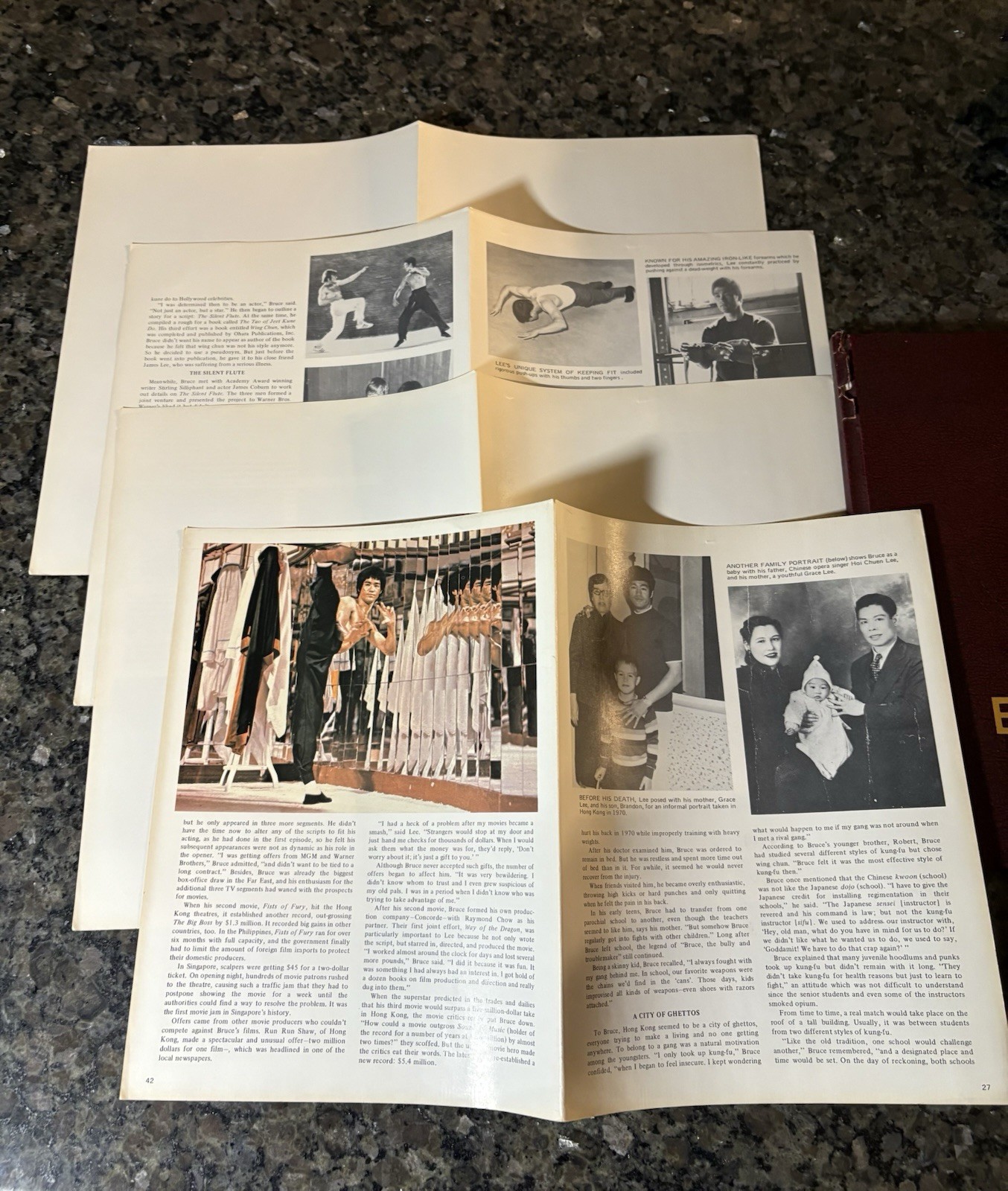 BRUCE LEE 1940-1973 – Circa 1974. READ DESCRIPTION ABOUT BONUS PAGES (ERRORS)!!