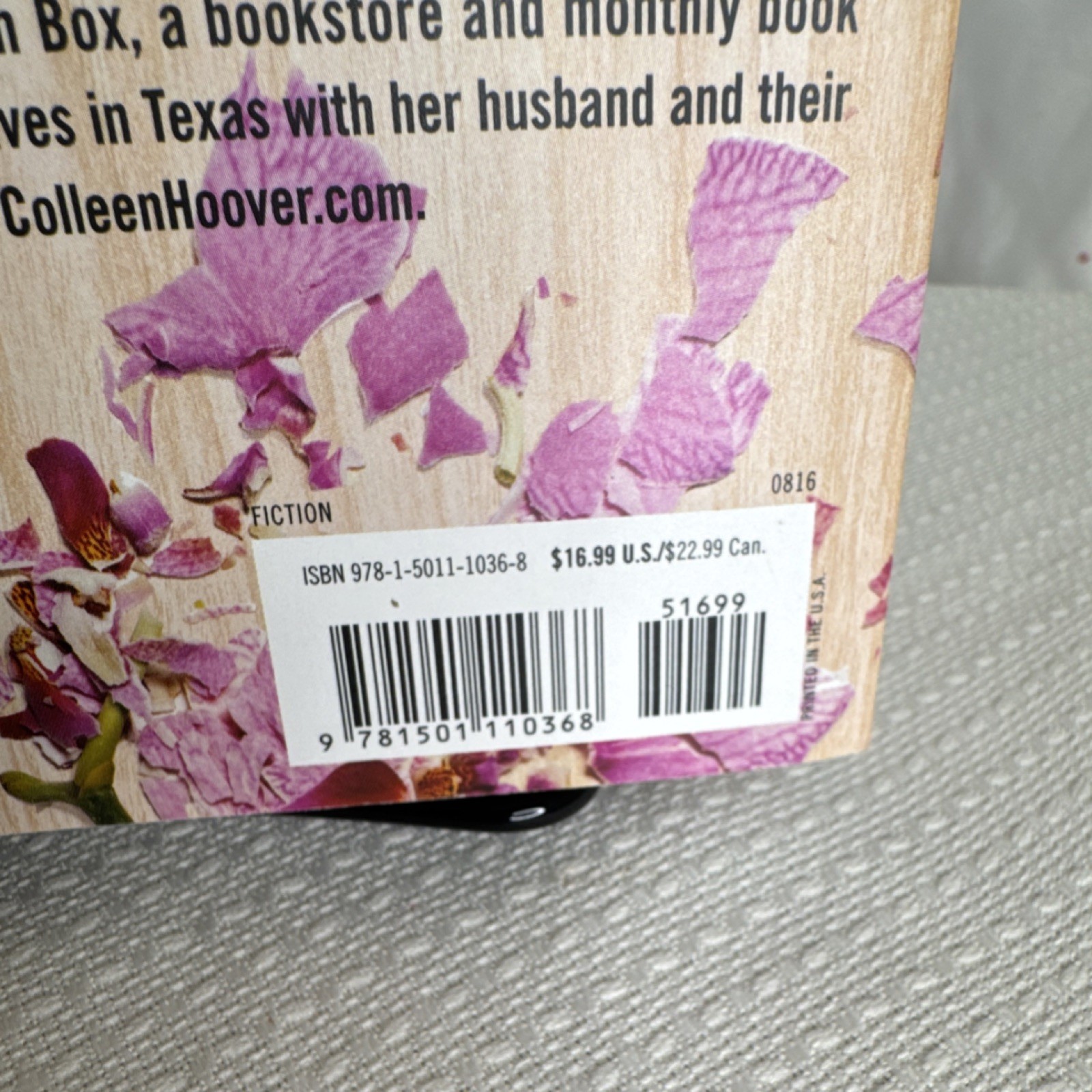 Atria Books It Ends with Us Colleen Hoover Paperback First Edition Fiction Novel