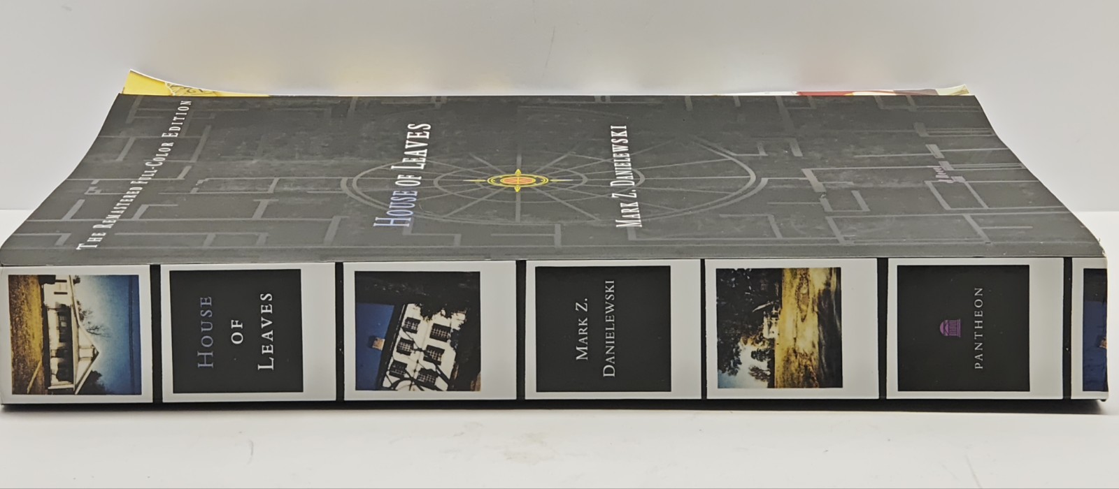 House of Leaves : The Remastered Full-Color Edition by Mark Z. Danielewski…
