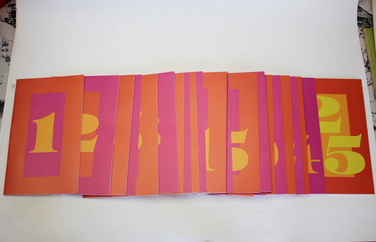 THE SHORT STORY ADVENT CALENDAR 2022 25 Booklets in Slipcase Kurt Vonnegut NEW