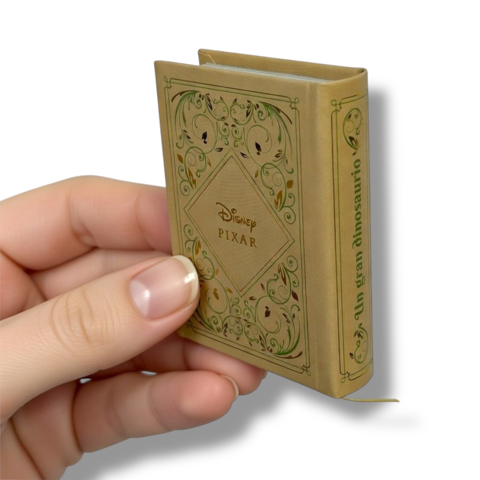 Un Gran Dinosaurio Miniature Book Pixar Salvat w/ slipcase hardcover 190 pages