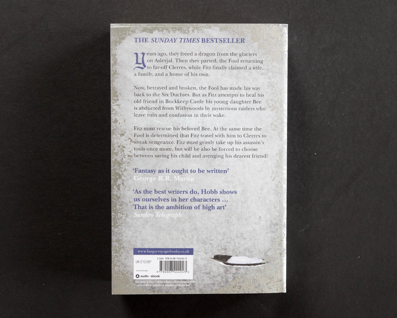 Robin Hobb FOOL’S QUEST UK Edition Trade Paperback Book Fitz and The Fool