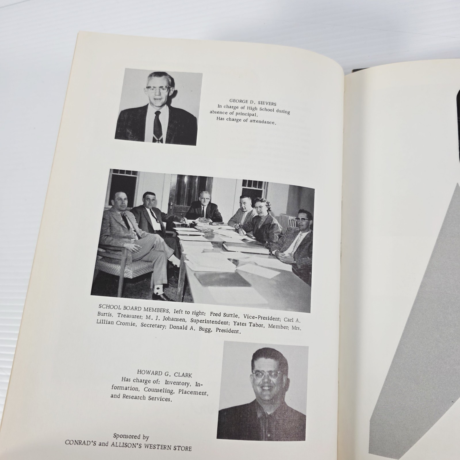 1959 MONTROSE HIGH SCHOOL YEARBOOK MONTROSE COLORADO CHIEF – Hard Cover