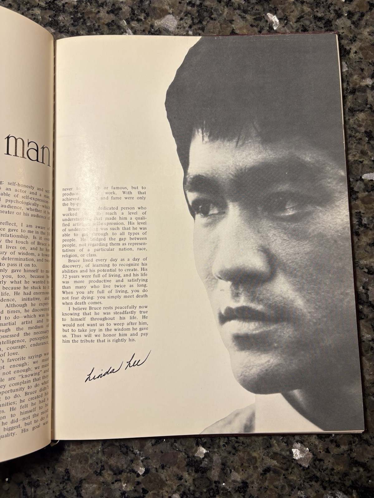 BRUCE LEE 1940-1973 – Circa 1974. READ DESCRIPTION ABOUT BONUS PAGES (ERRORS)!!