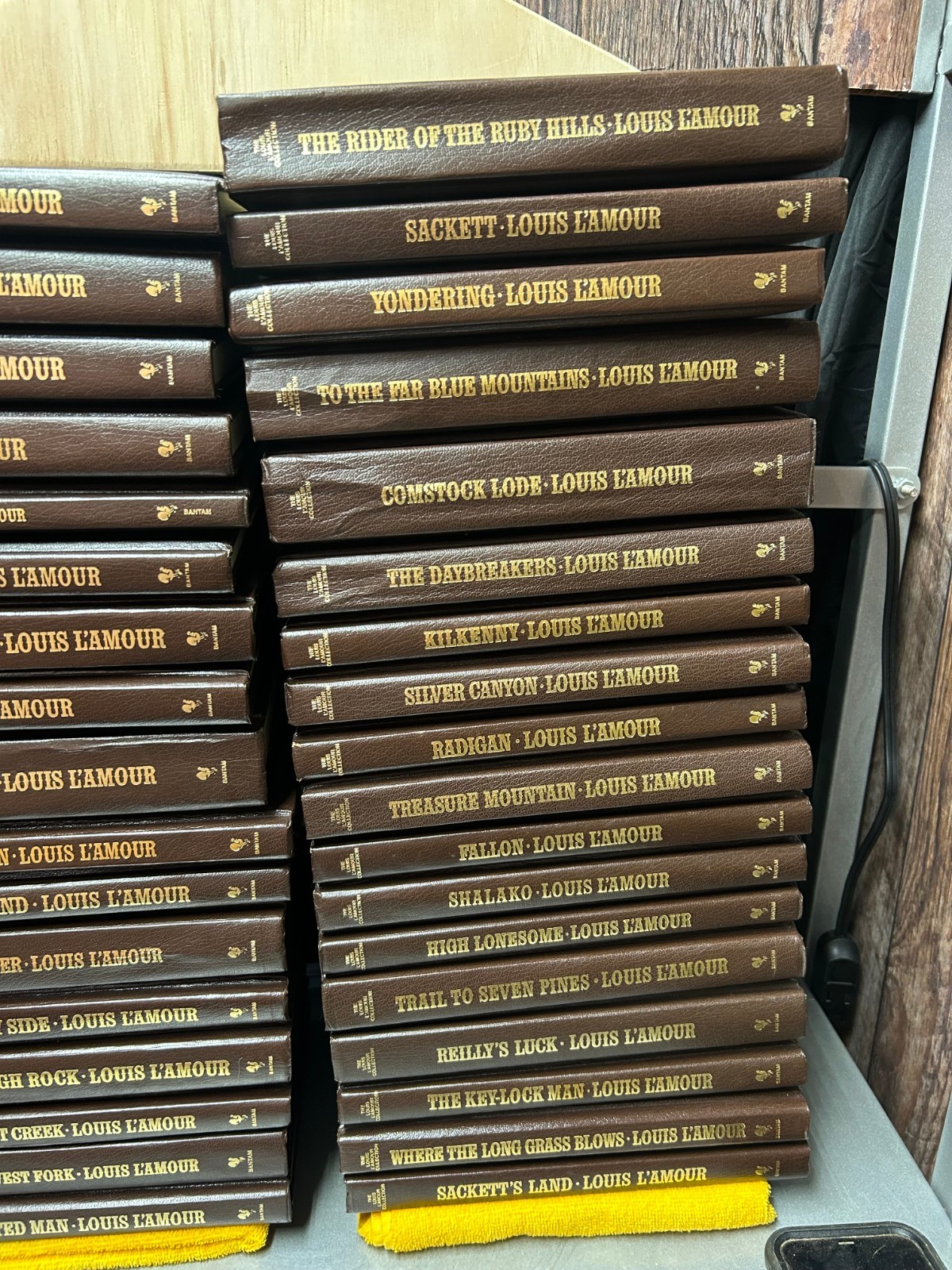 LOUIS L’AMOUR LEATHERETTE HC BOOKS SACKETT BANTAM WESTERN – Pick Your Title Menu