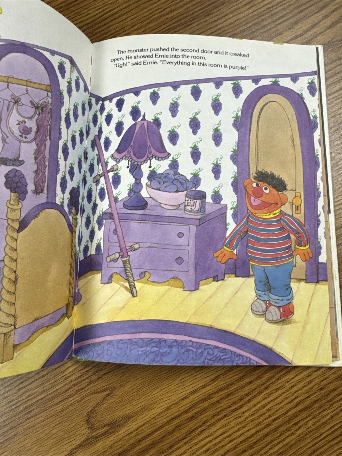 Sesame Street – The House Of Seven Colors by Madeline Sunshine 1985 Golden Press