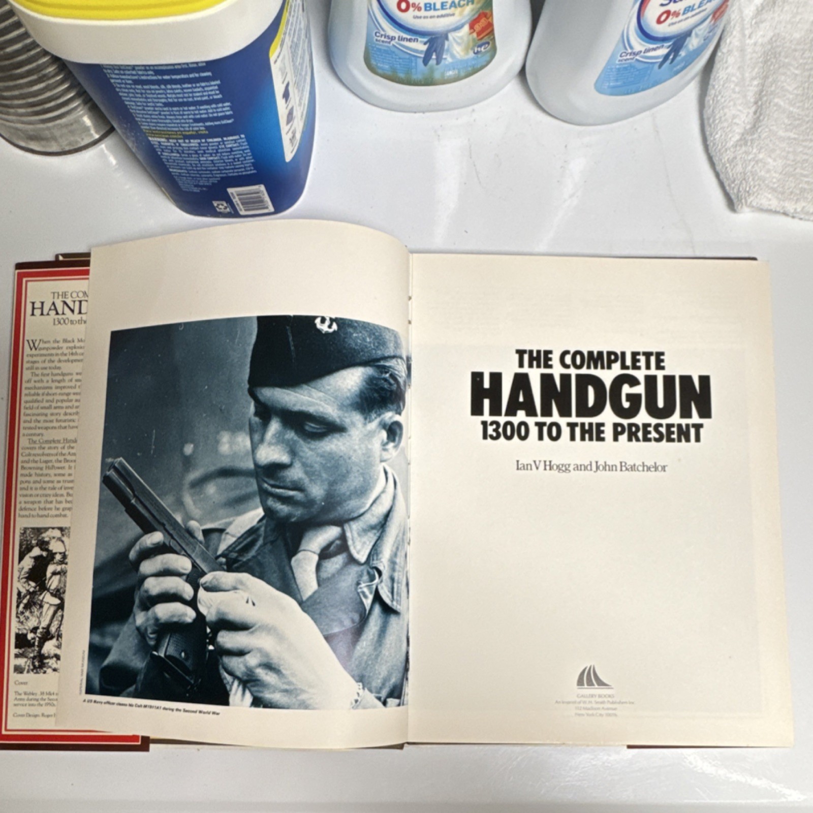 The Complete Handgun by Ian V. Hogg Illustrated John Batchelor Hardcover