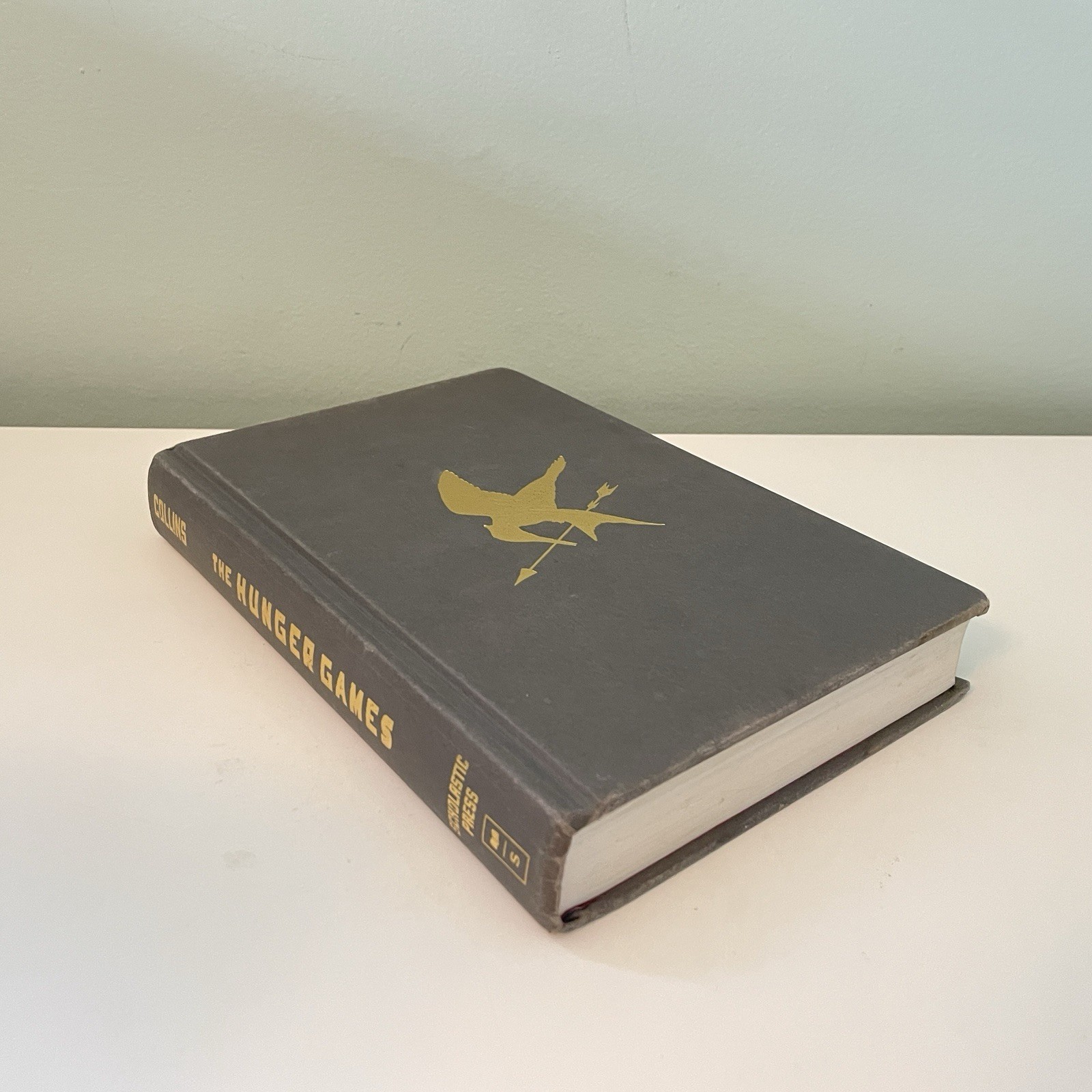 The Hunger Games – Suzanne Collins (Hardcover 1st Printing 10 9 8 7 6 5 4 3 2 1)