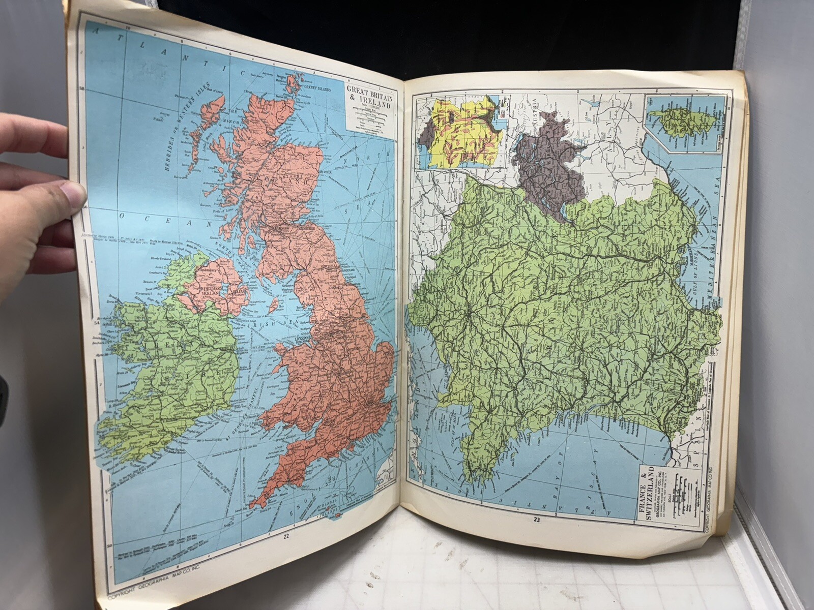 1962 Geographia World Atlas Newly Revised Edition 32 Pages Of Color Maps -MC1