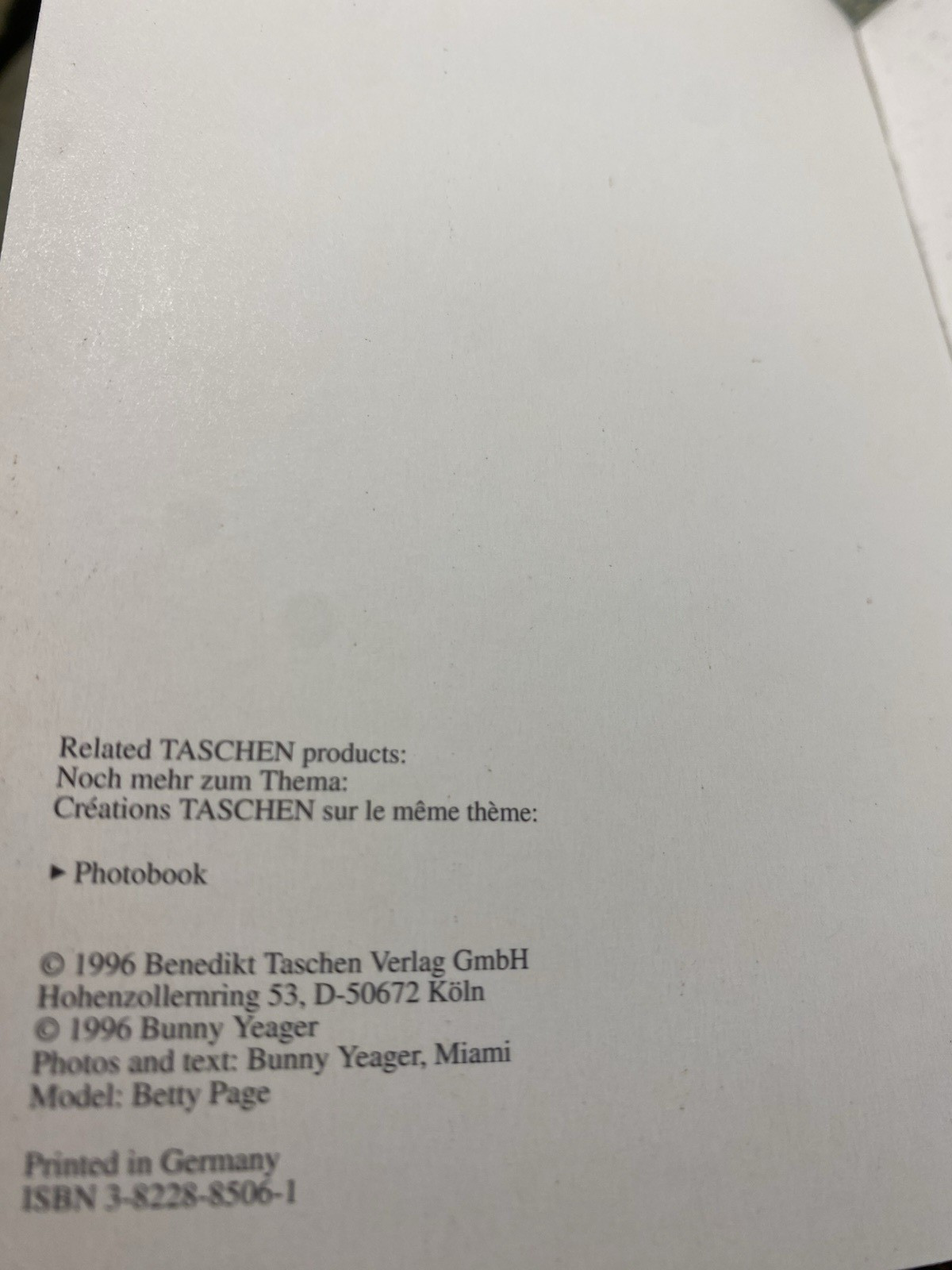 VGC Taschen Betty Page by Bunny Yeager 30 Postcards Book – Complete 4.5” x 6.5”