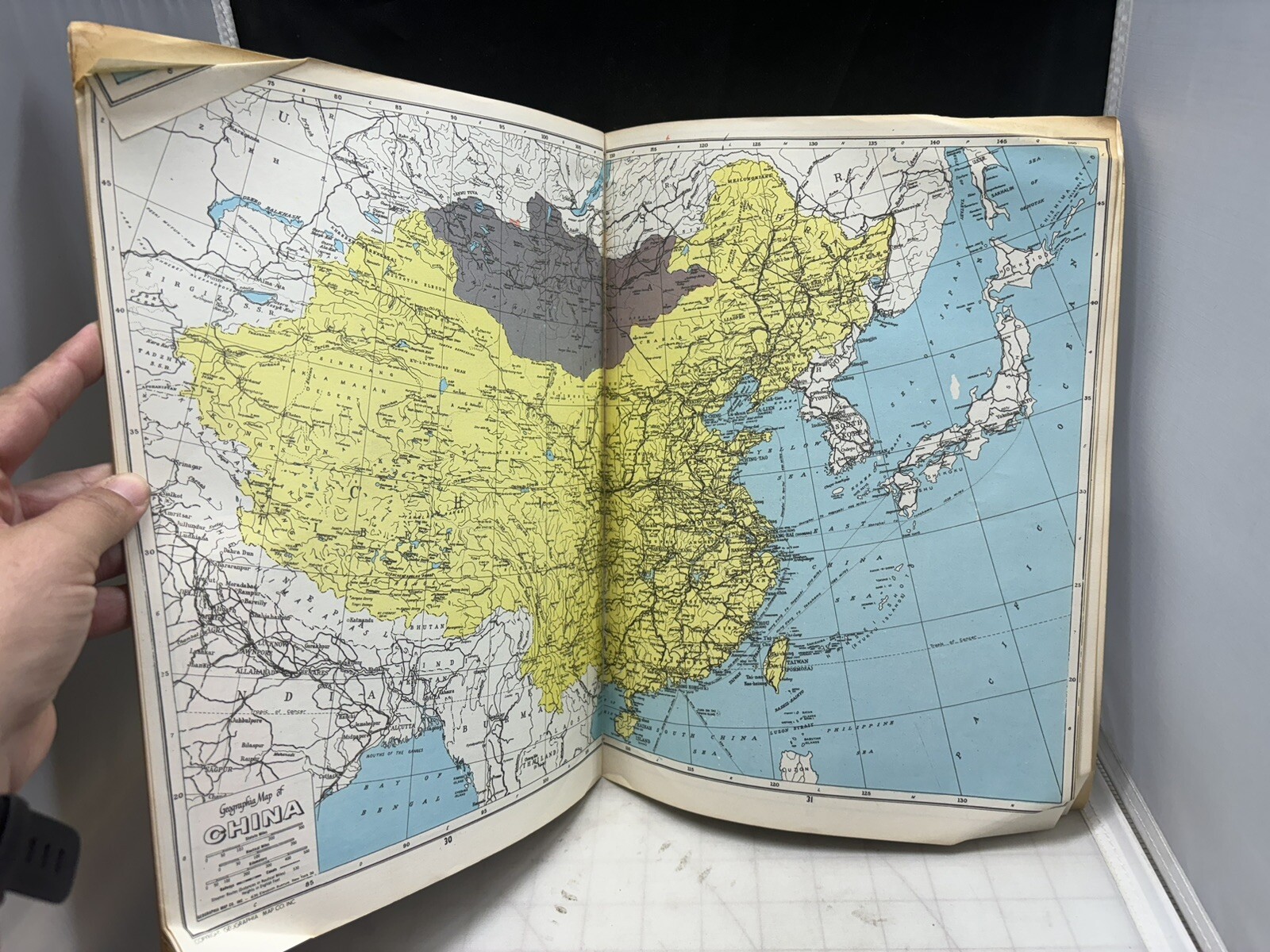 1962 Geographia World Atlas Newly Revised Edition 32 Pages Of Color Maps -MC1