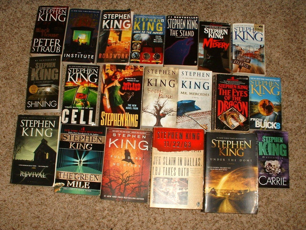 Lot 20 Stephen King Paperback Books Lot #3 Carrie, Cell, Under the Dome & More